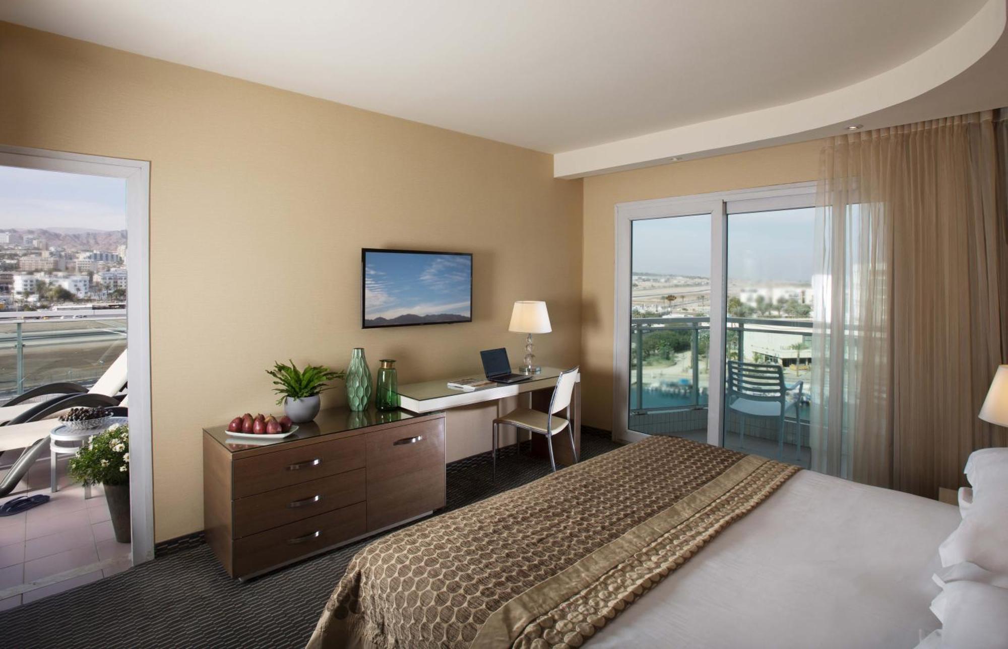 Terrace Room Outdoor Hot Tub,1556236999:JPEG